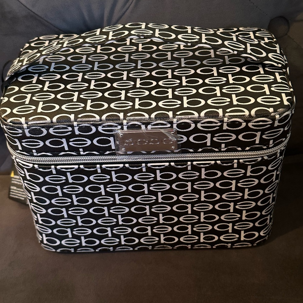 NWT BEBE BLACK TRAVEL COSMETIC  VANITY CASE